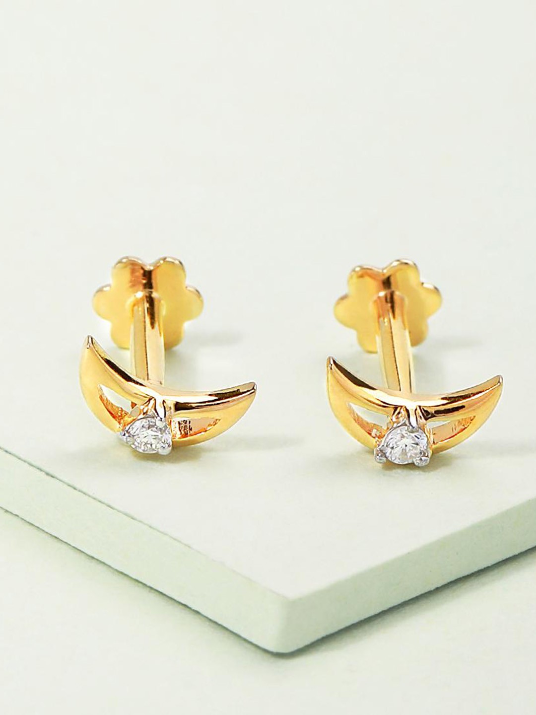 

CANDERE A KALYAN JEWELLERS COMPANY Diamond-Studded 18KT Gold Stud Earrings -0.75 g, Yellow