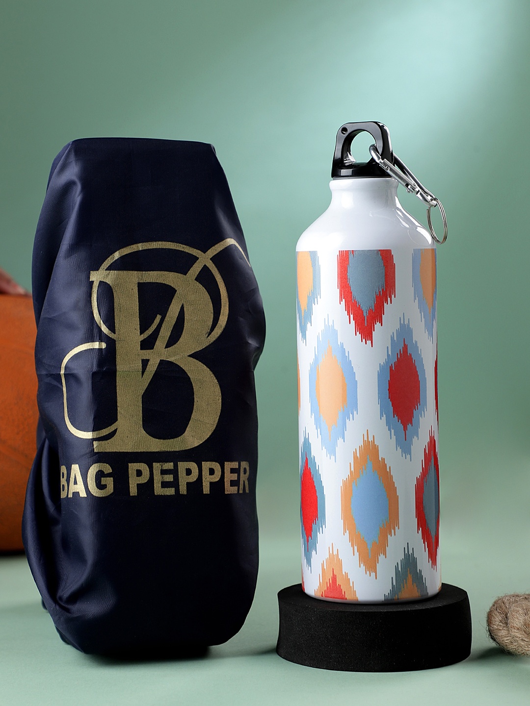 

Bag Pepper Ikkat Printed Water Bottle With Leak Proof Protection Bag 750 ML, White