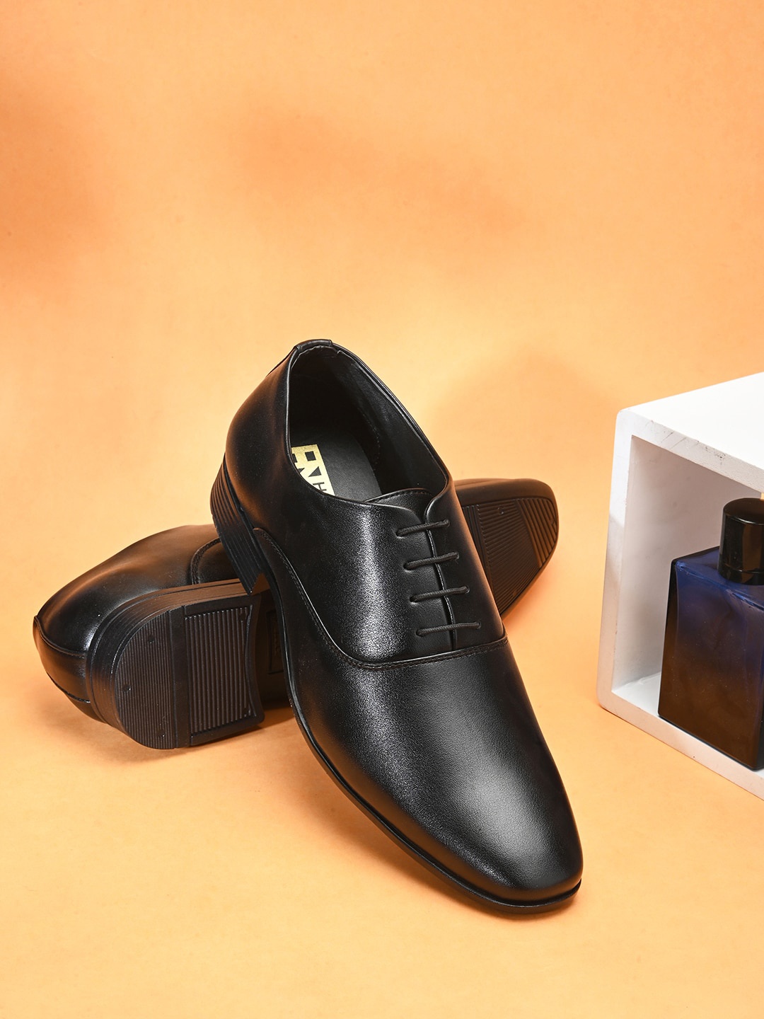 

HERE&NOW Men Textured Formal Oxfords, Black