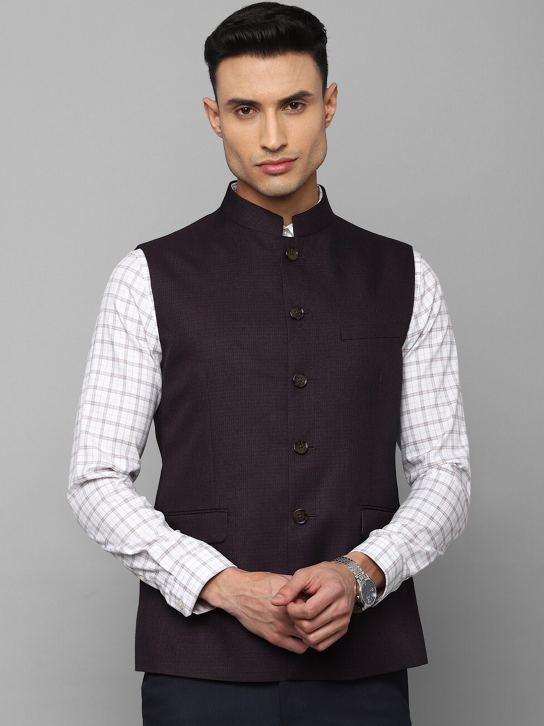

Louis Philippe Sleeveless Woven Nehru Jacket, Maroon
