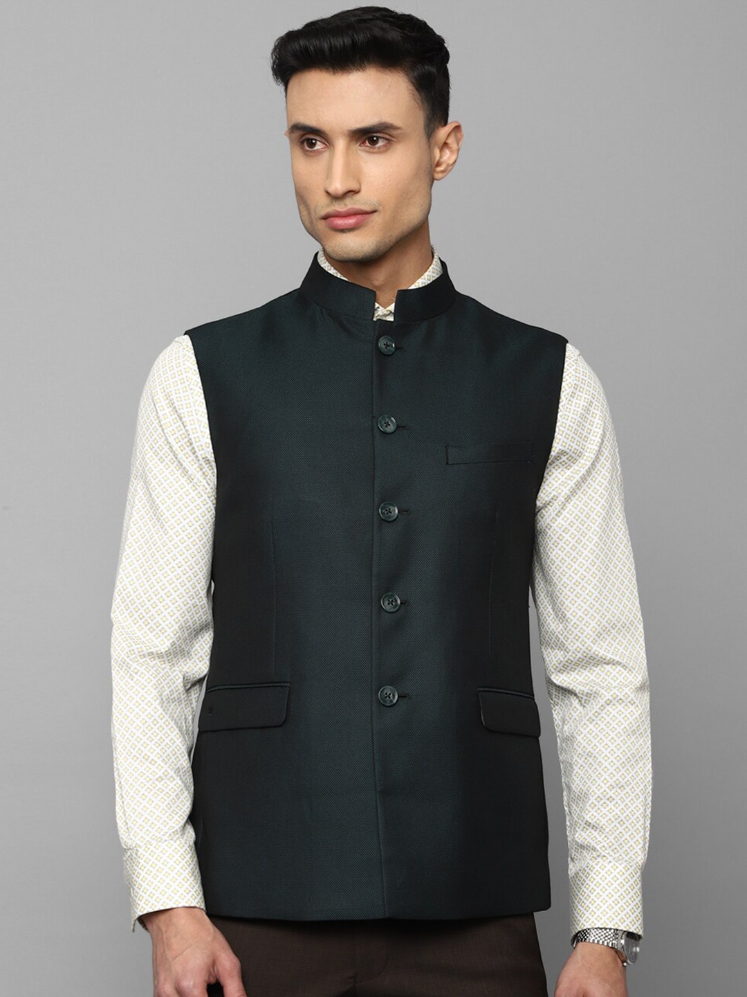 

Louis Philippe Men Solid Nehru Jacket, Green