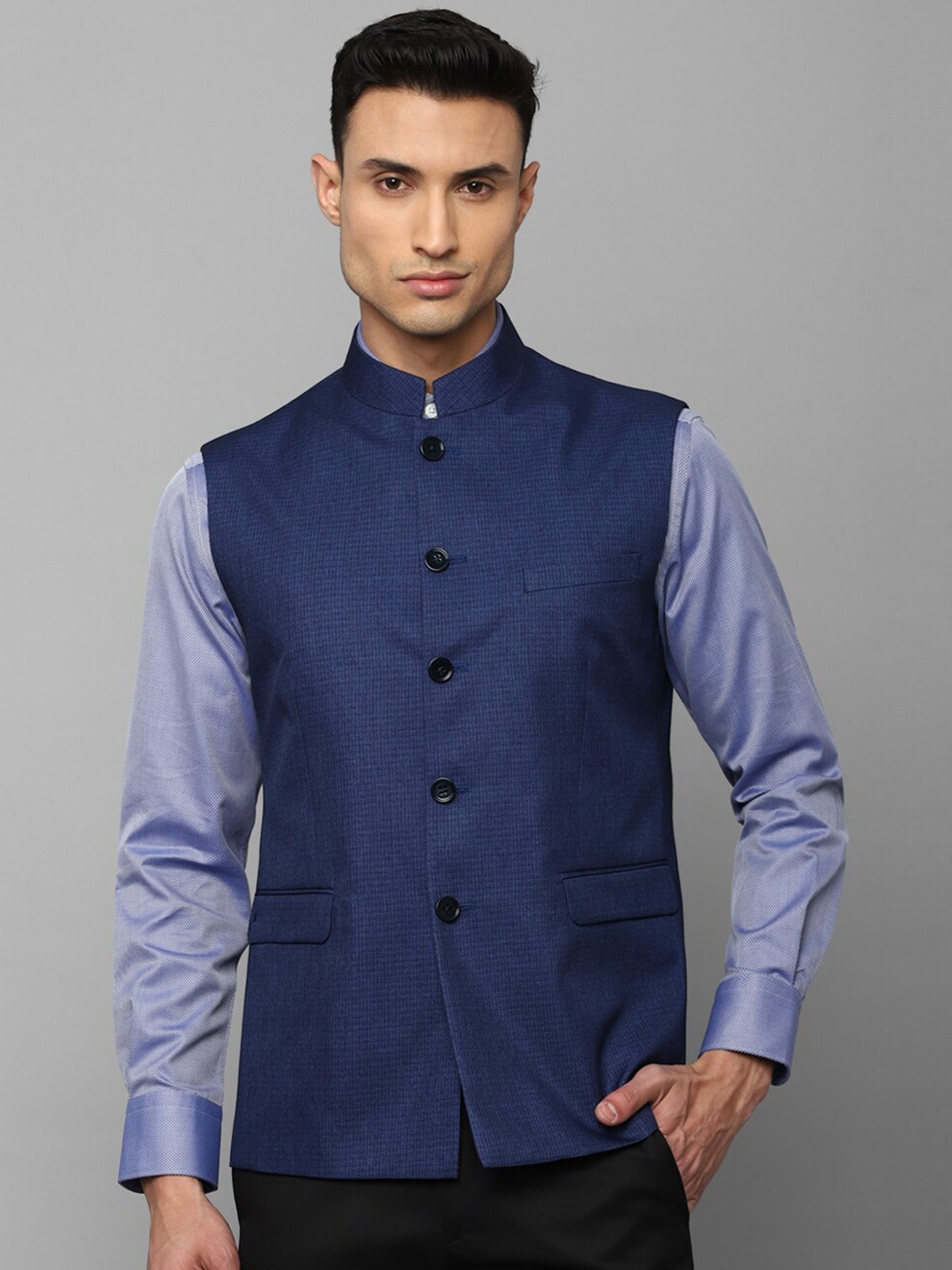 

Louis Philippe Mandarin Collar Sleeveless Nehru Jacket, Blue