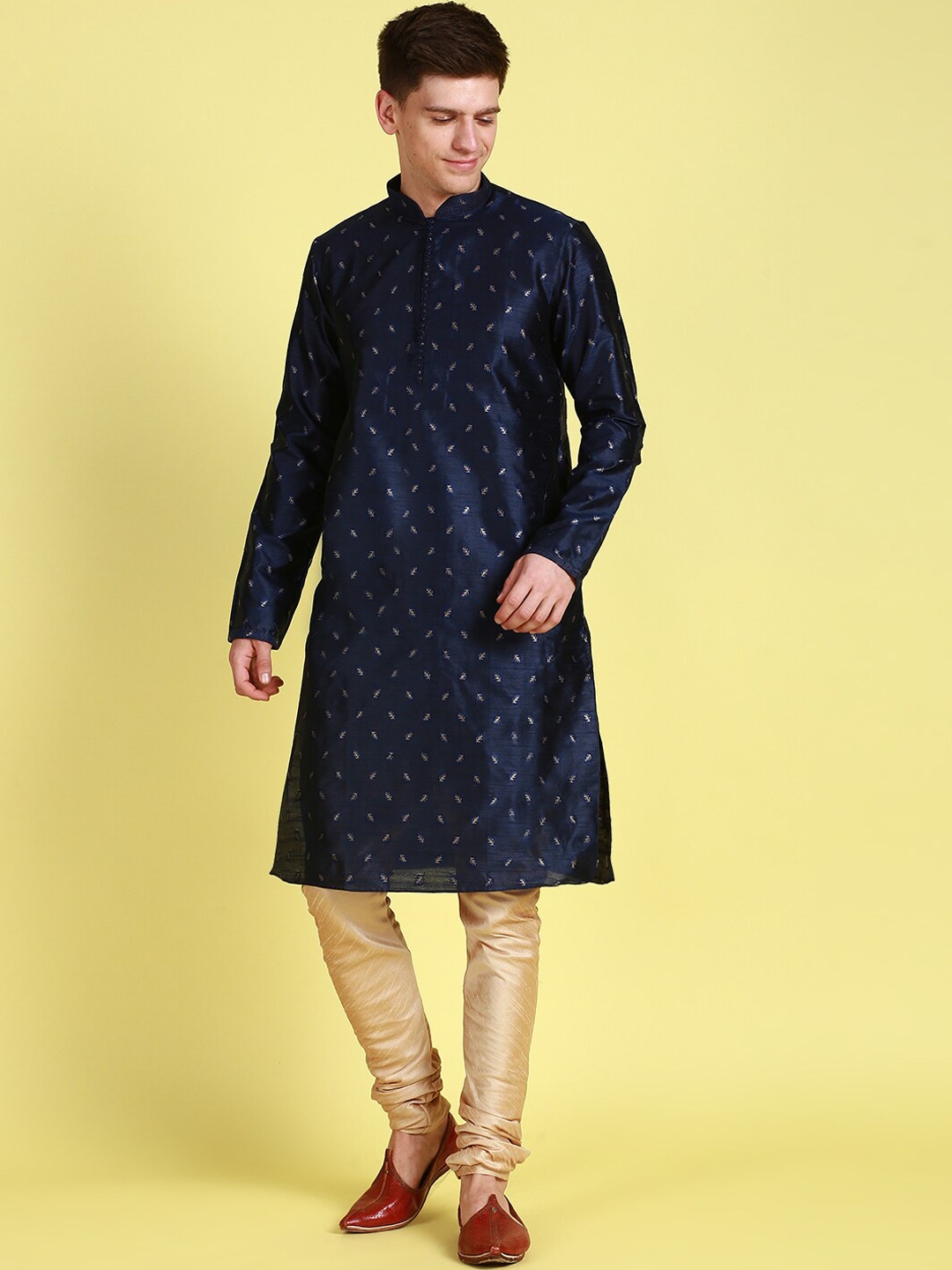 

Sanwara Floral Woven Design Straight Kurta with Pyjamas, Navy blue