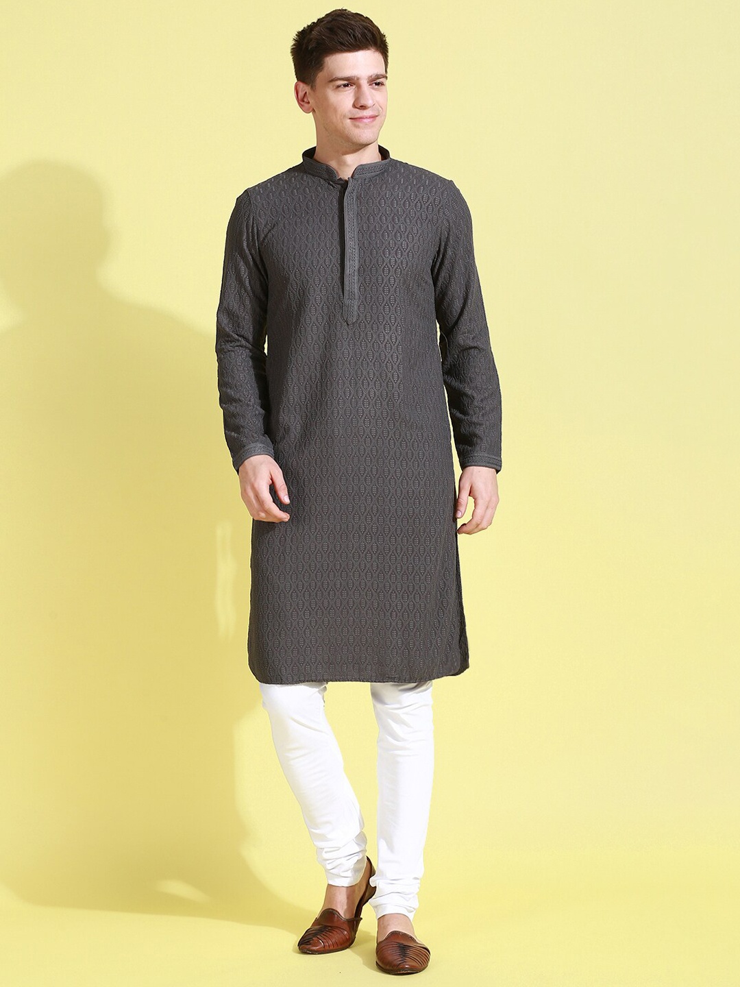 

Sanwara Ethnic Motifs Embroidered Pure Cotton Kurta with Pyjamas, Grey