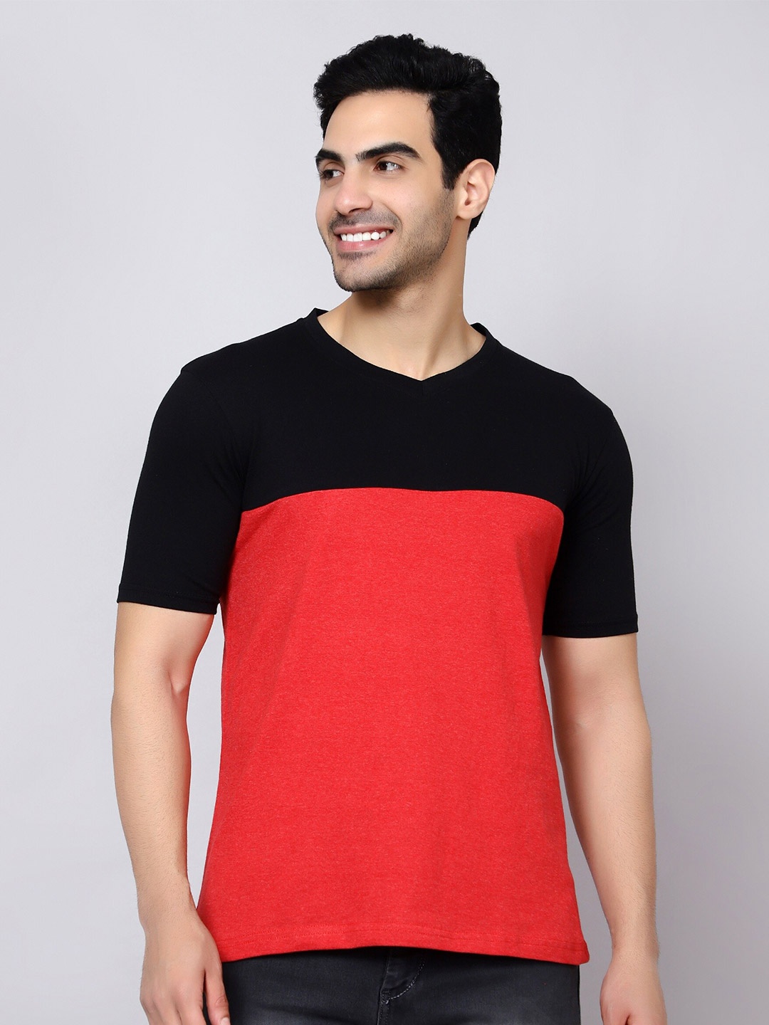 

DIAZ Men Colourblocked Cotton T-Shirt, Red