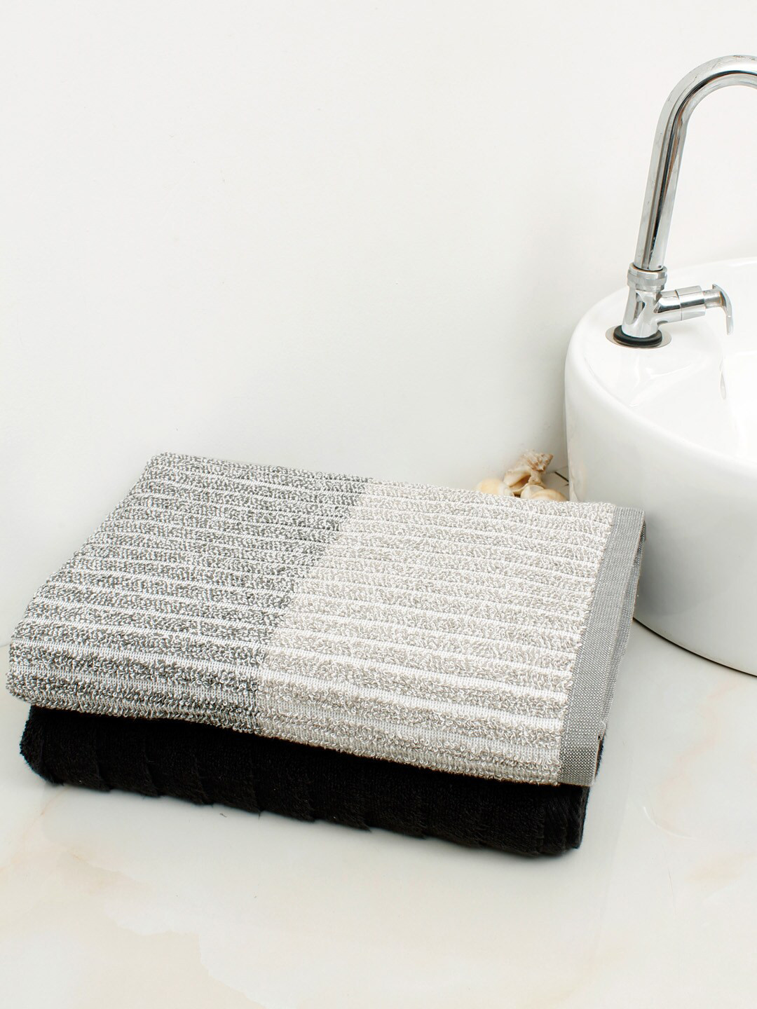 

AVI Living Grey & Black 2 Pieces 500 GSM Highly absorbent Pure Cotton Bath Towels