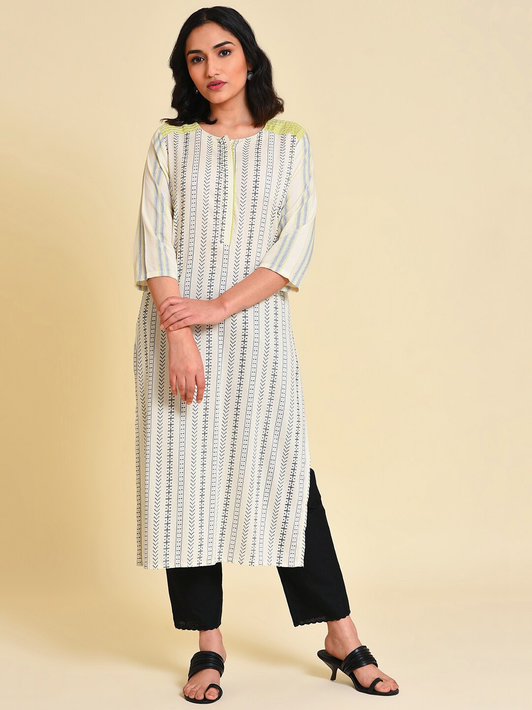 

W Ethnic Motifs Printed Straight Kurta with Trousers, Off white