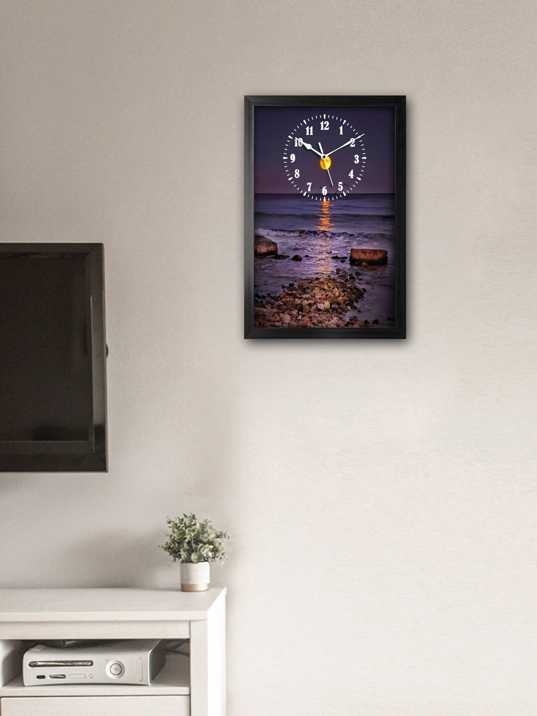

999Store Purple & White Printed Traditional Wall Clock