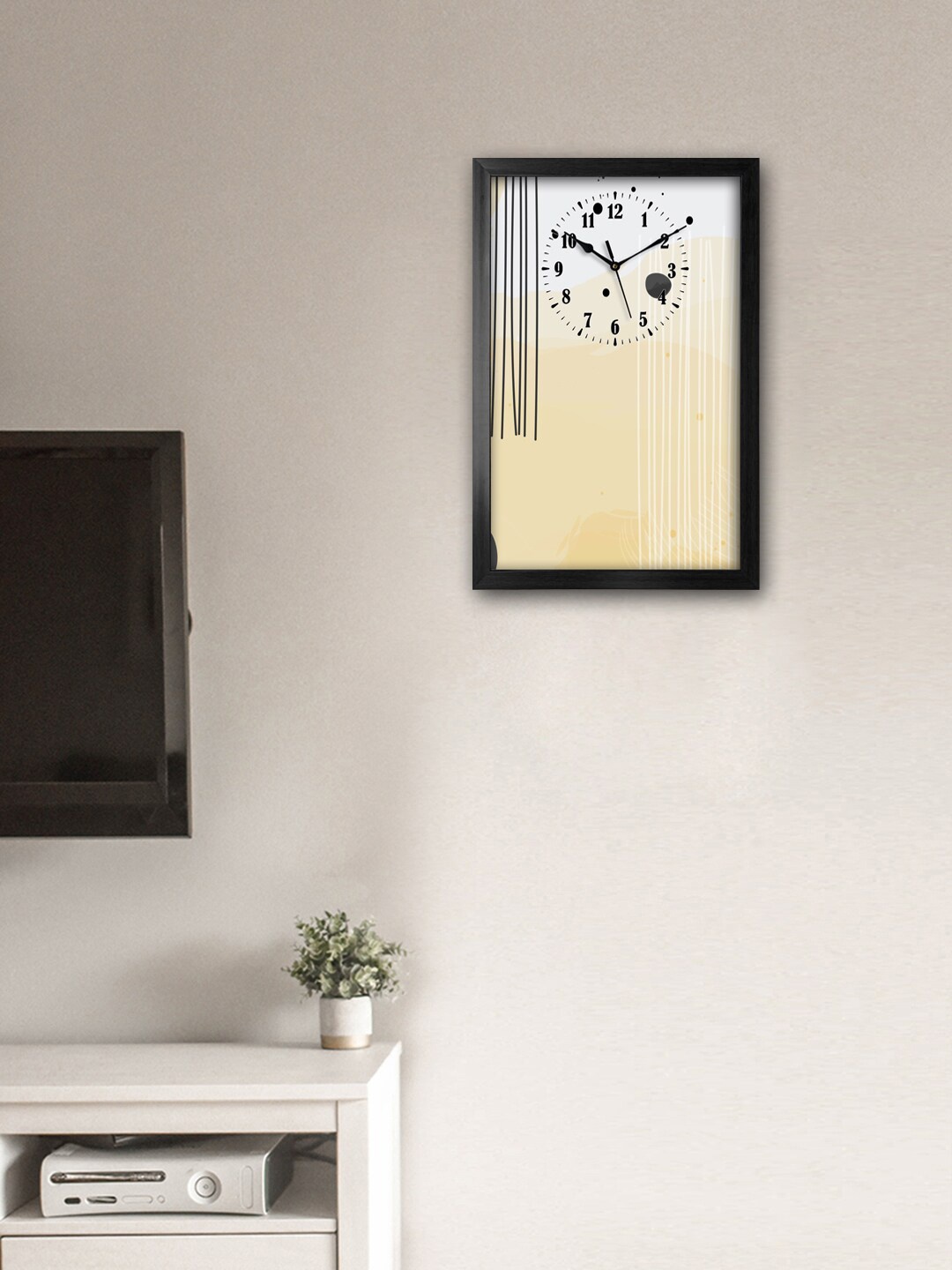 

999Store Yellow & Black Printed Traditional Wall Clock