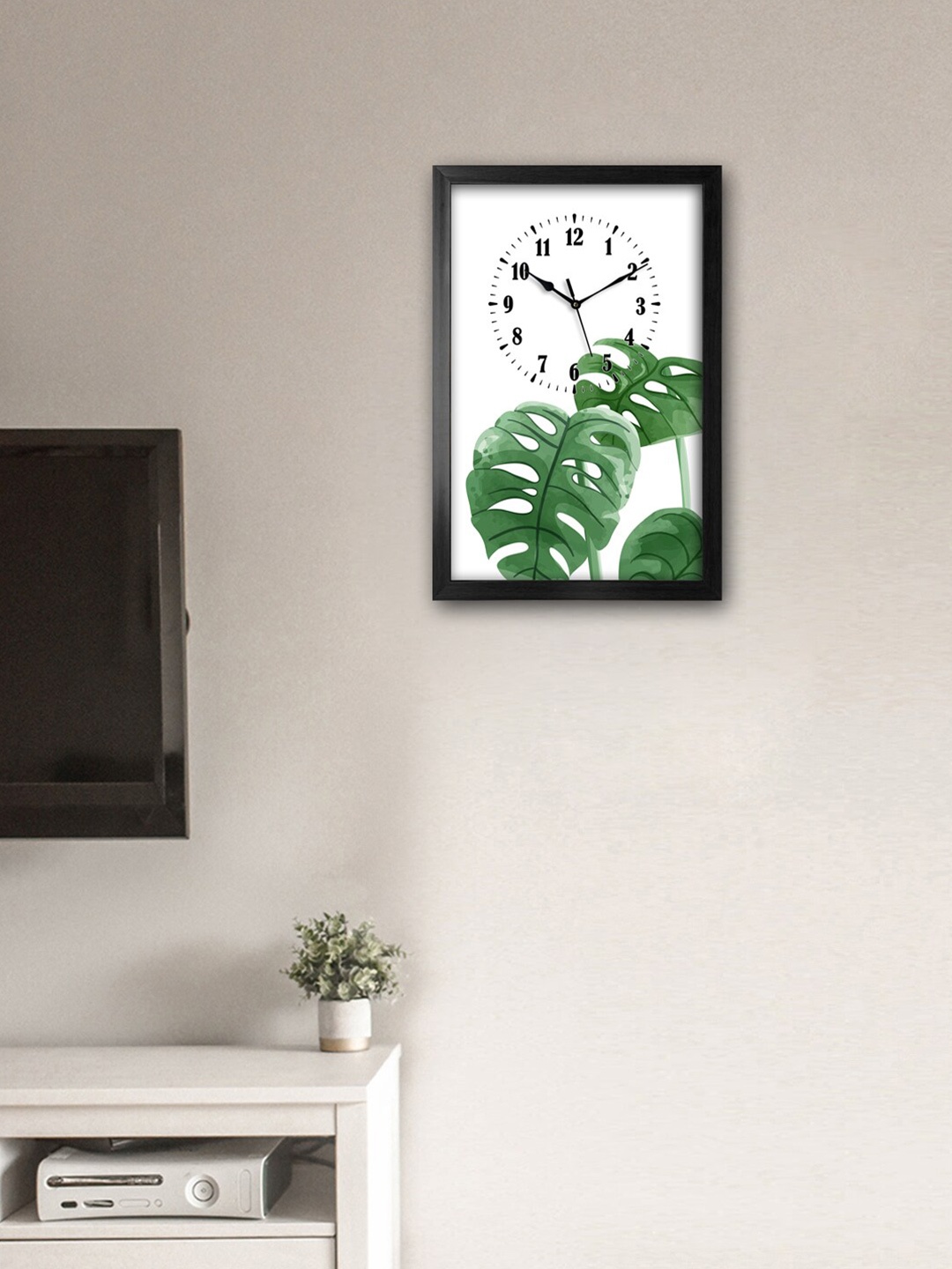 

999Store White & Green Printed Traditional Wall Clock