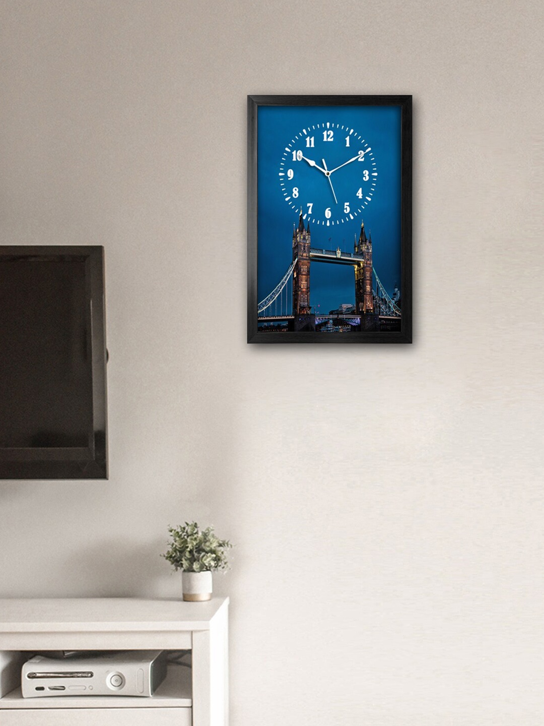 

999Store Blue & White Printed Traditional Wall Clock