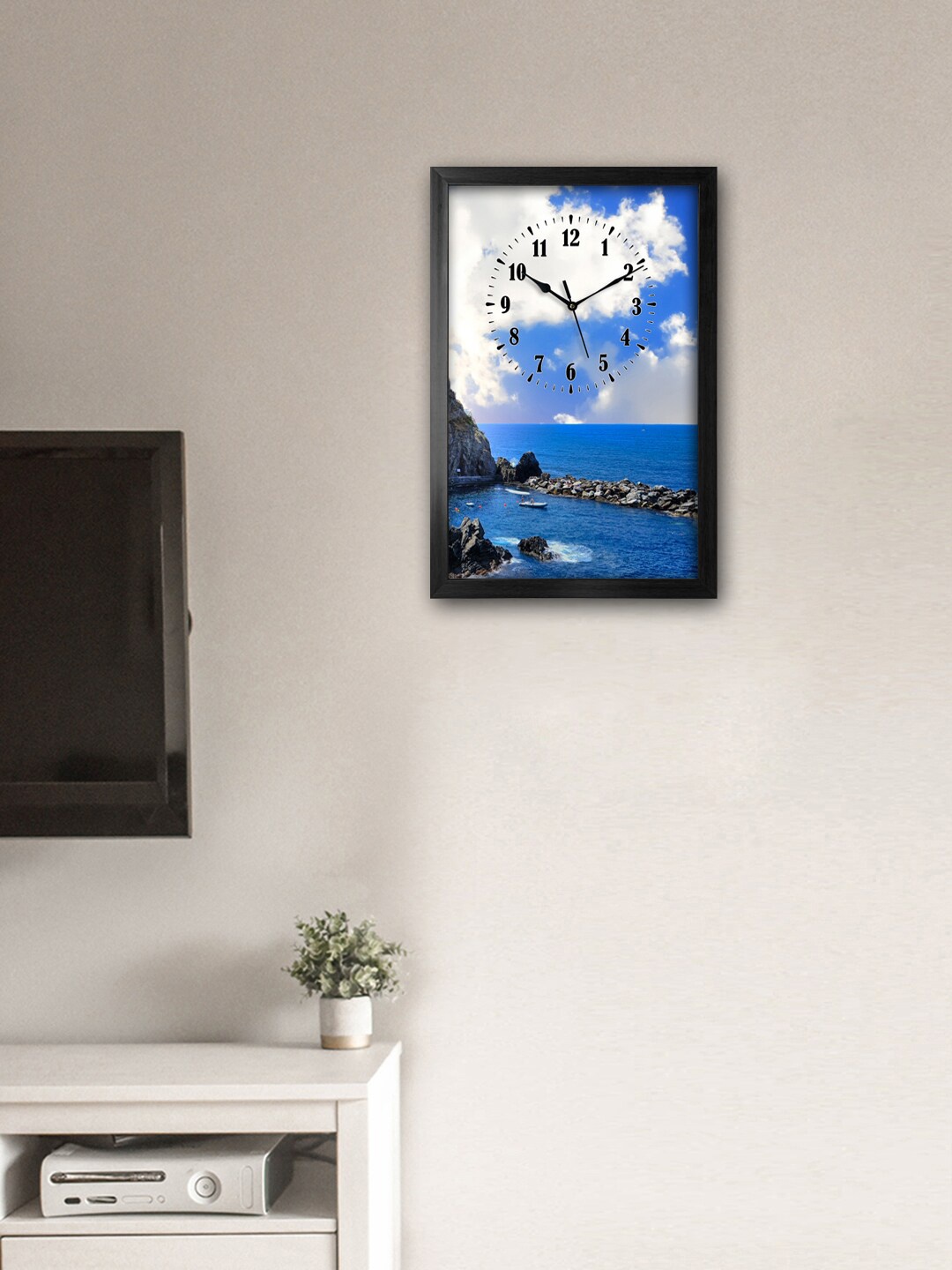 

999Store Blue & White Printed Traditional Wall Clock