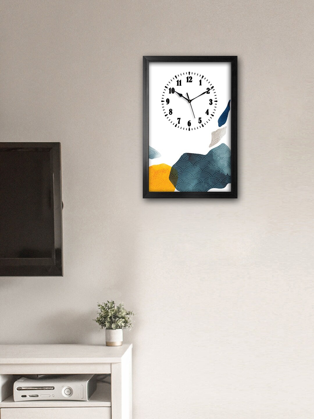

999Store White & Yellow Printed Traditional Wall Clock