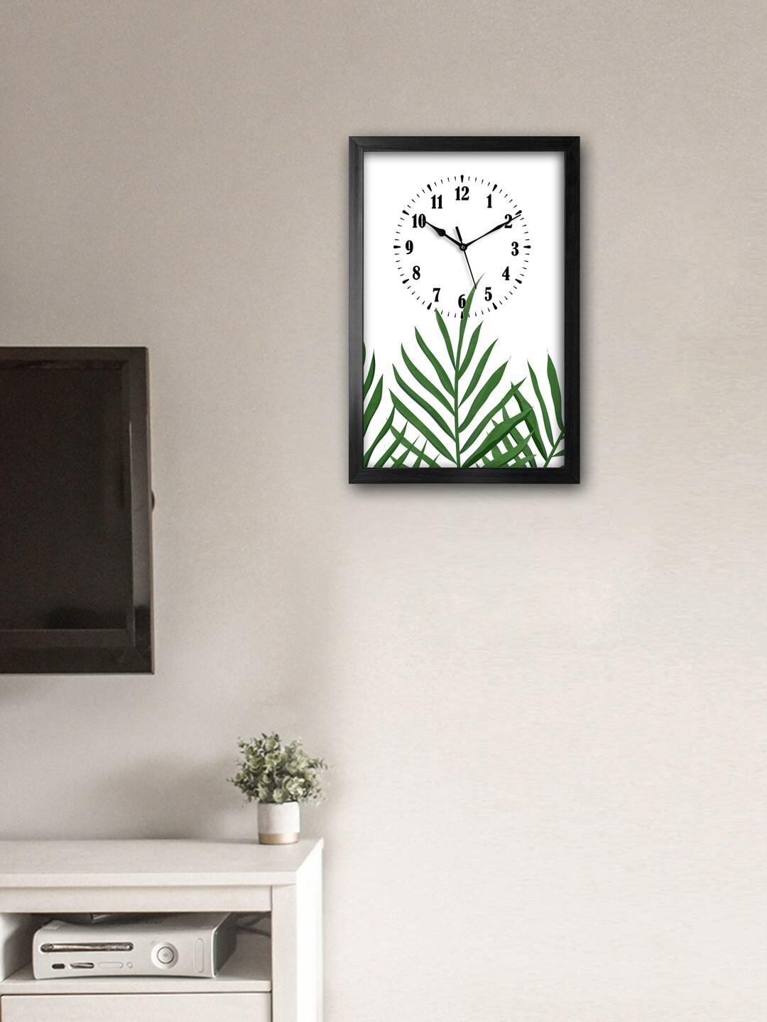 

999Store White & Green Printed Traditional Wall Clock