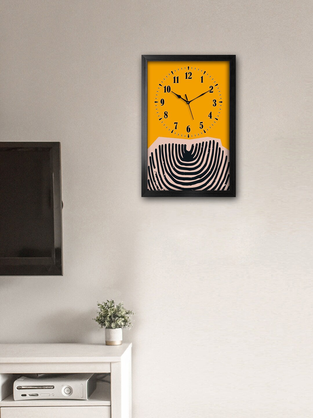 

999Store Yellow & Black Printed Traditional Wall Clock