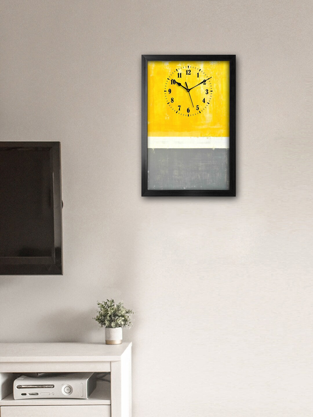 

999Store Yellow & Grey Printed Traditional Wall Clock