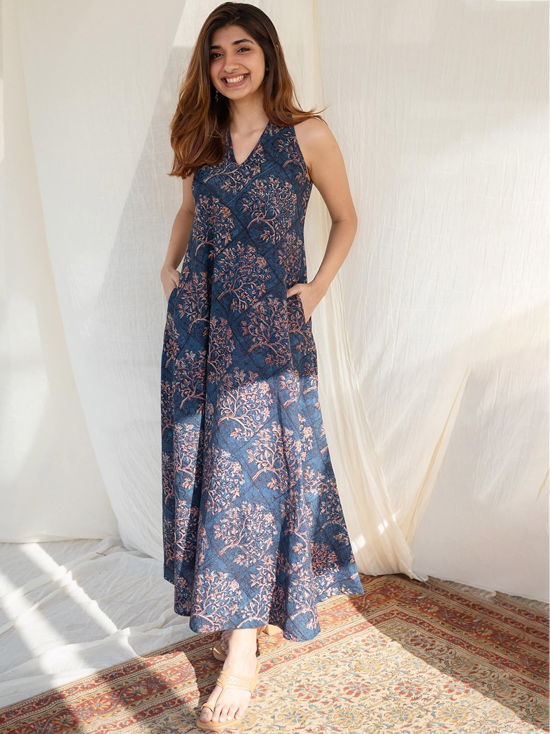 

THE INDIAN ETHNIC CO Ethnic Motifs Printed V-Neck Cotton Maxi Dress, Blue