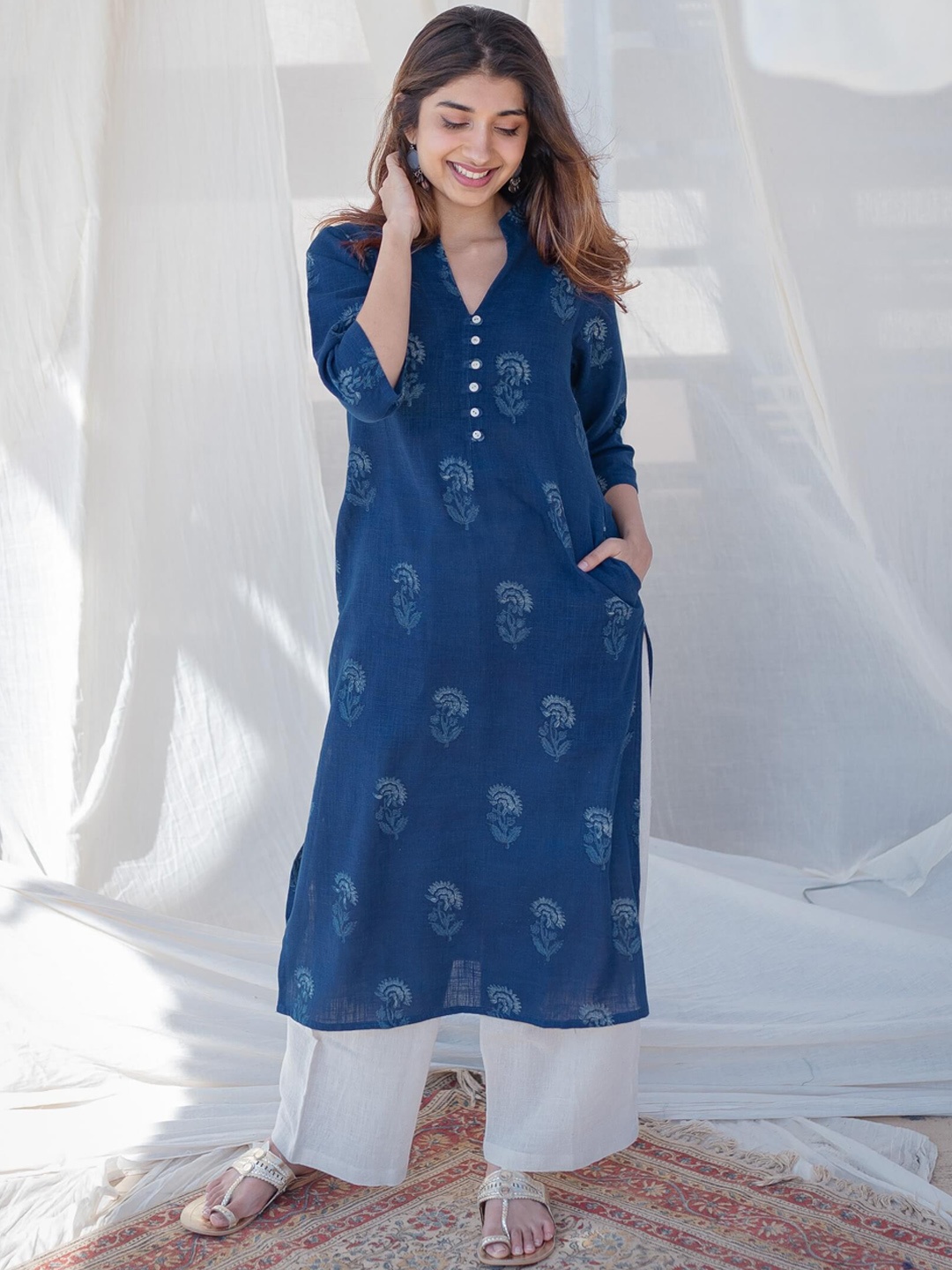 

THE INDIAN ETHNIC CO Band Collar Ethnic Motifs Block Printed Cotton Straight Kurta, Blue