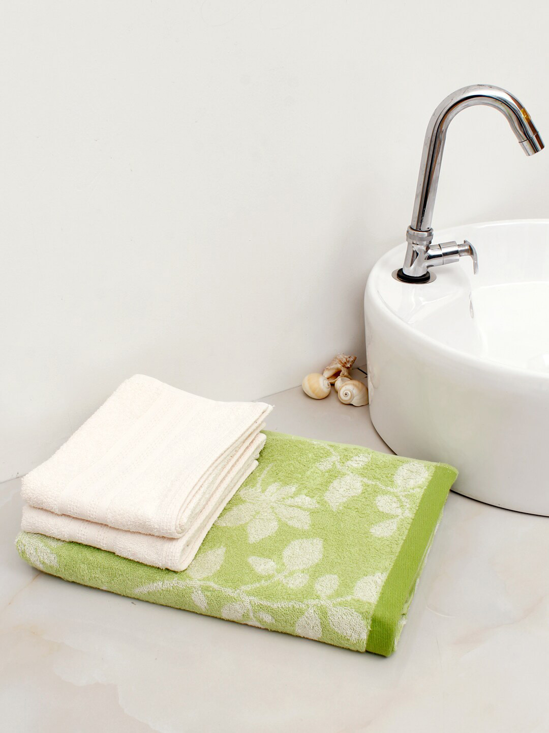 

AVI Living Green & White 3 Pieces Printed 350 GSM Pure Cotton Towel Set