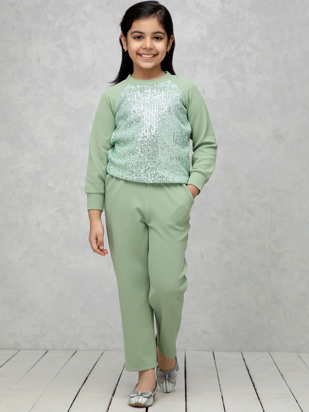 

NEUDIS Girls Embellished Top with Trousers, Green