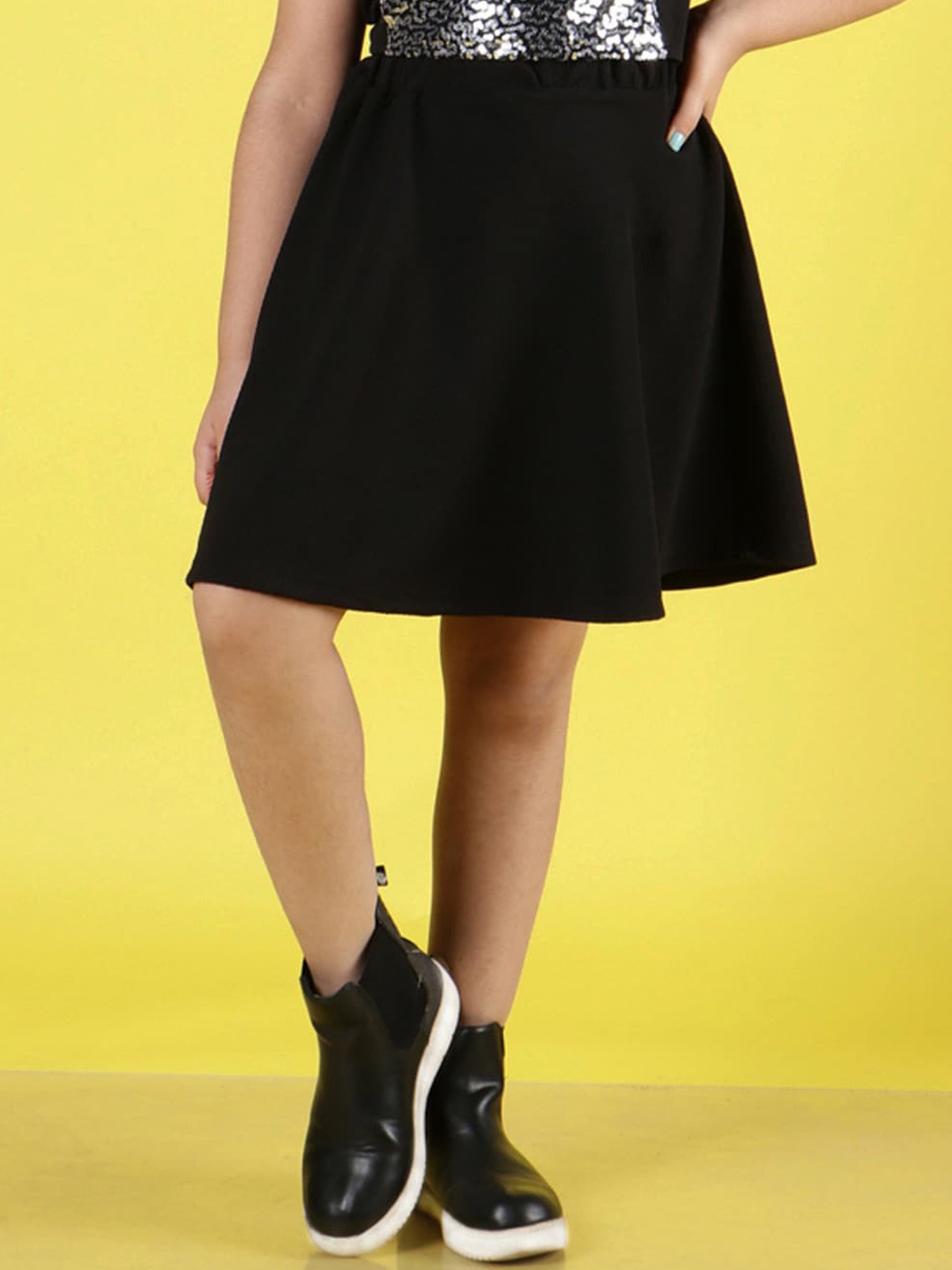 

NEUDIS Girls Flared Mini Skater Skirt, Black