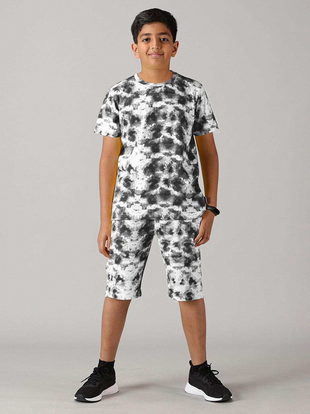 

KiddoPanti Boys Tie And Dye Printed Cotton T-shirt, Black
