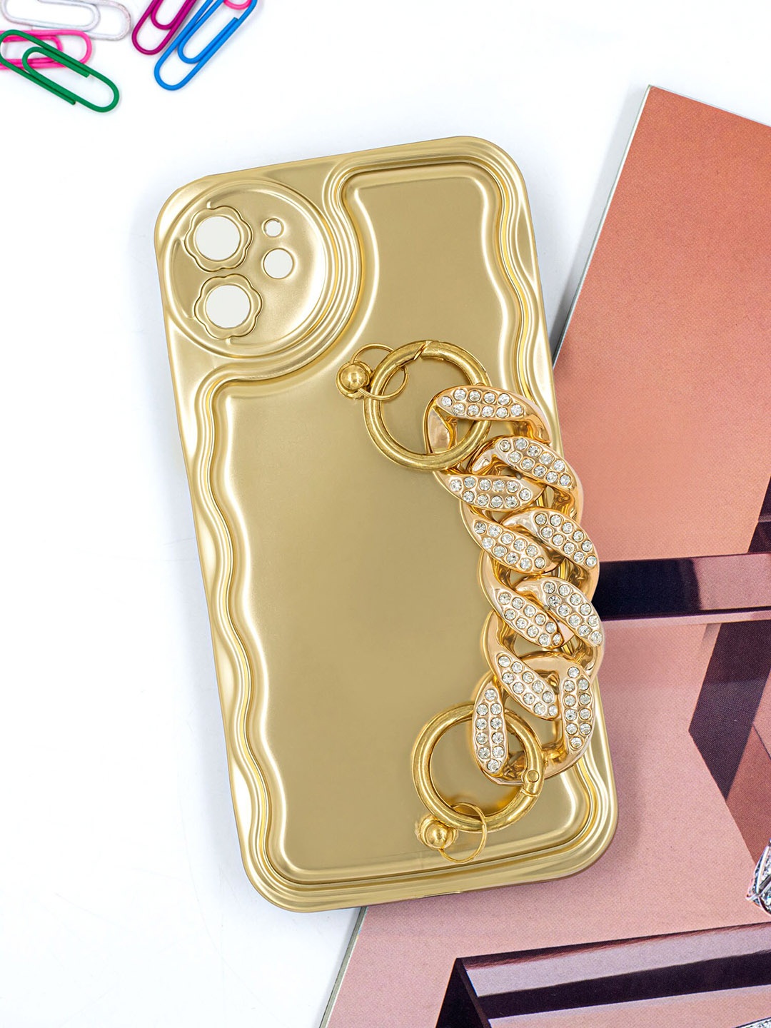 

DOOBNOOB Gold-Toned Sparkling Glitter Bracelet iPhone 13 Pro Silicone Phone Back Case