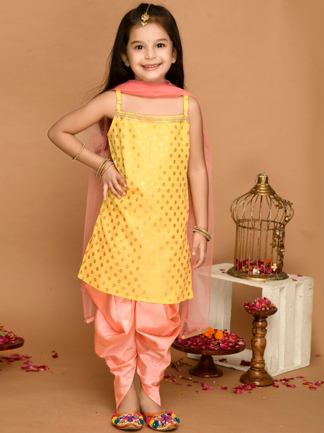 

SAKA DESIGNS Girls Ethnic Motifs Printed Gotta Patti Kurta with Dhoti Pants & Dupatta, Yellow