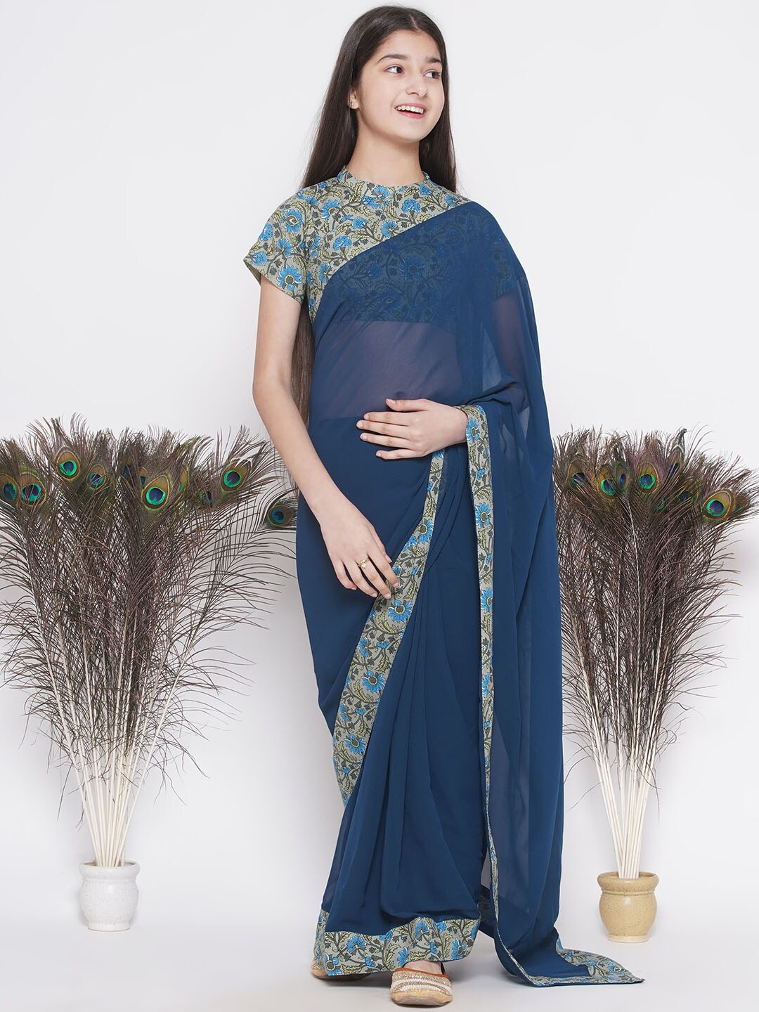 

Little Bansi Pure Georgette Saree With Floral Printed Blouse, Blue