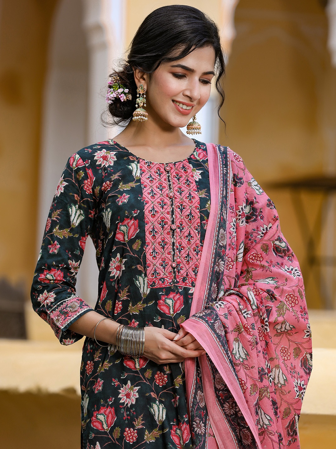 

AHIKA Floral Printed Kurta with Trousers & Dupatta, Black