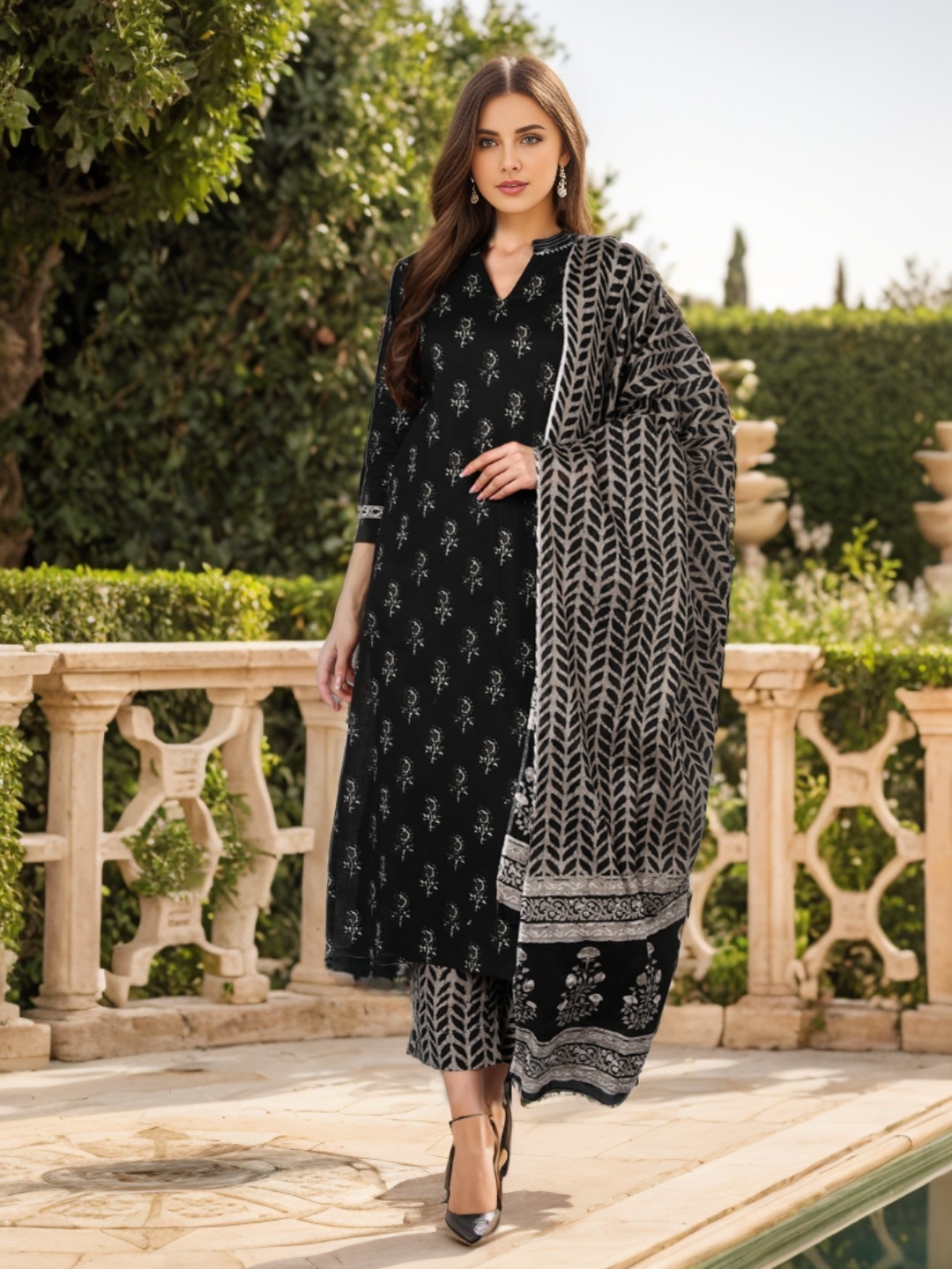 

AHIKA Floral Printed Straight Kurta with Trousers & Dupatta, Black