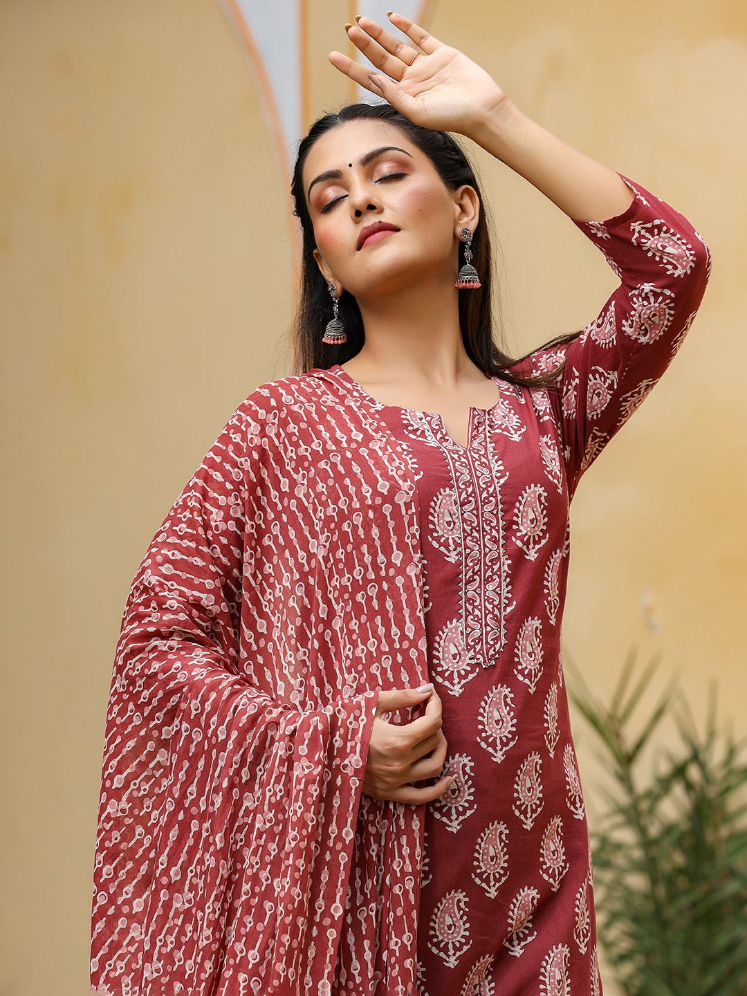 

AHIKA Women Maroon Floral Printed Kurta with Trousers & With Dupatta