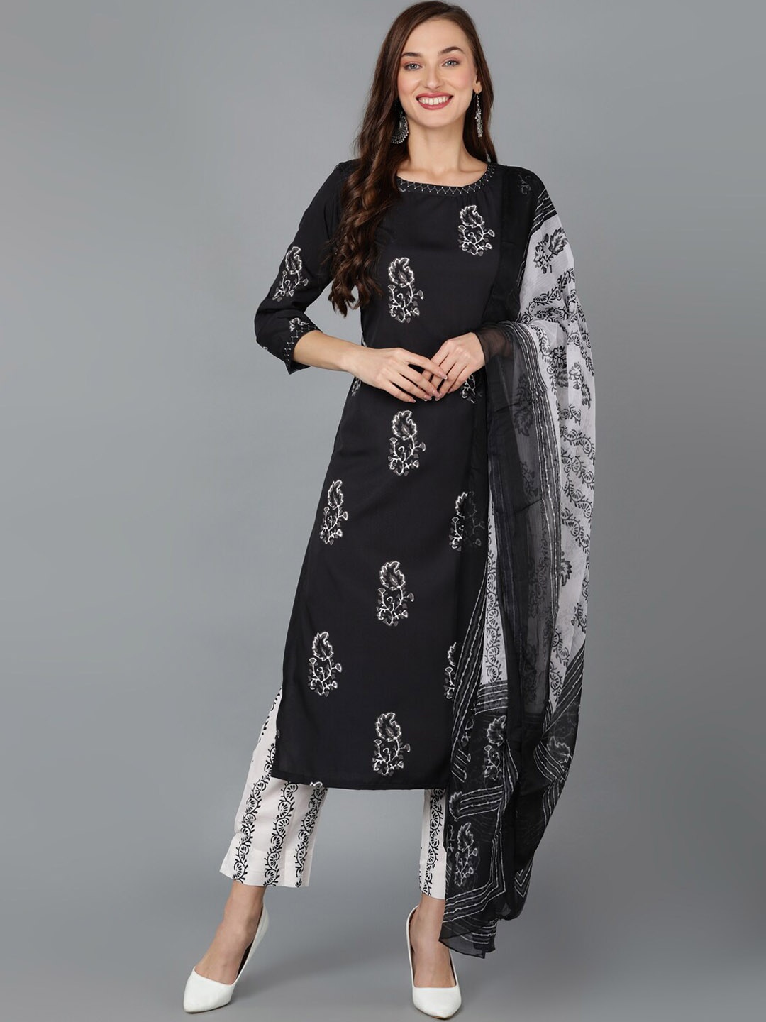 

AHIKA Floral Printed Kurta with Trousers & Dupatta, Black
