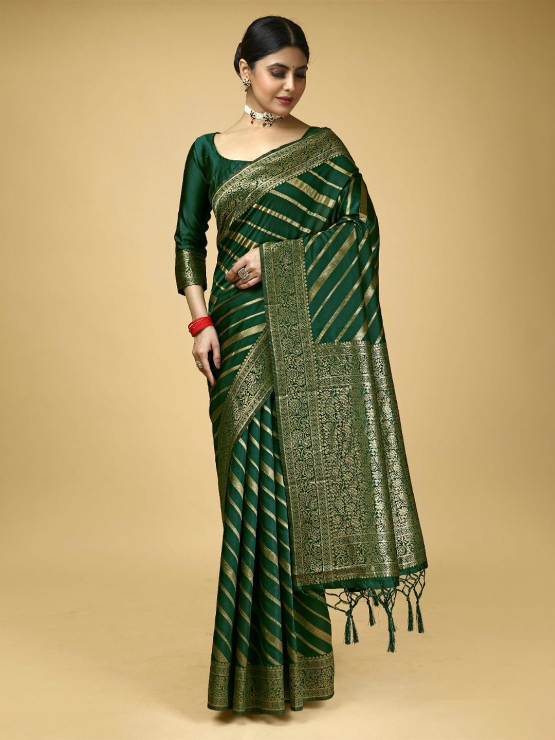 

AVANTIKA FASHION Woven Design Zari Pure Silk Kanjeevaram Saree, Green