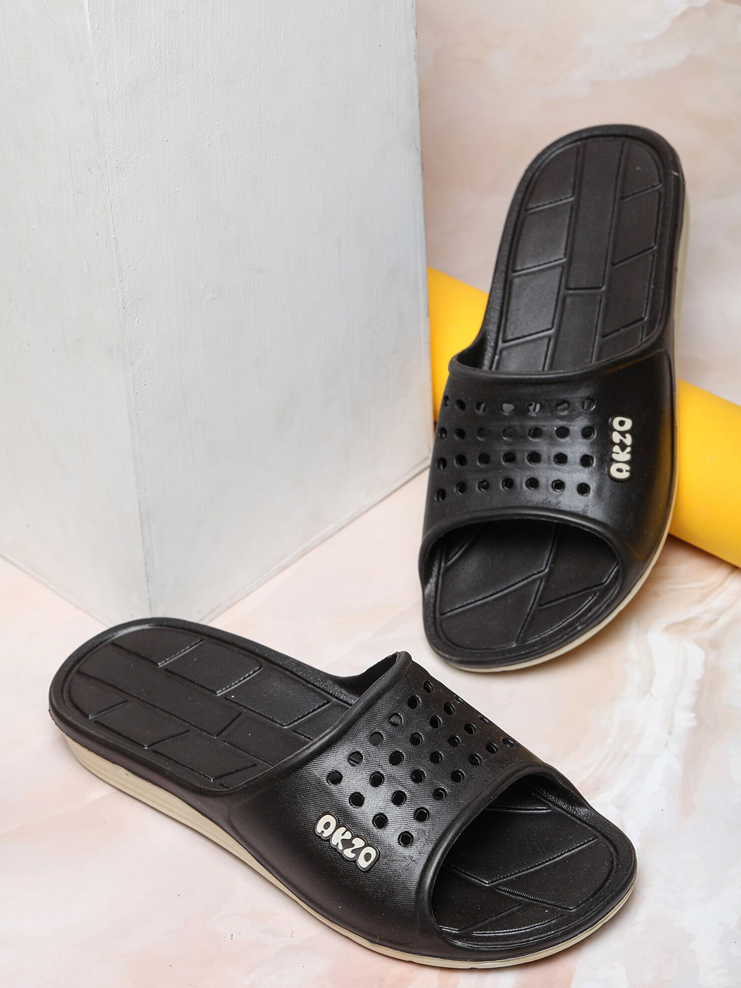 

ABROS Men Laser Cuts Rubber Thong Flip-Flops, Black