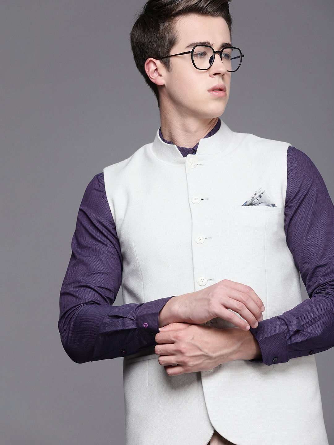 

Theme Solid Regular Fit Nehru Jacket, Cream