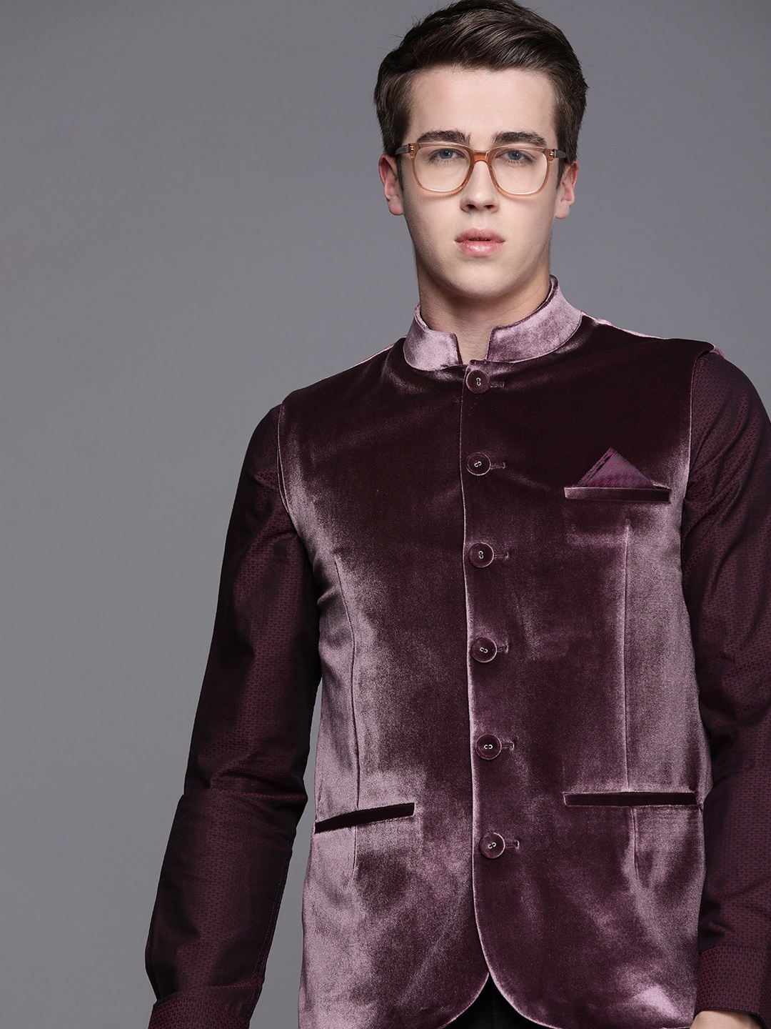 

Theme Solid Regular Fit Nehru Jacket, Pink