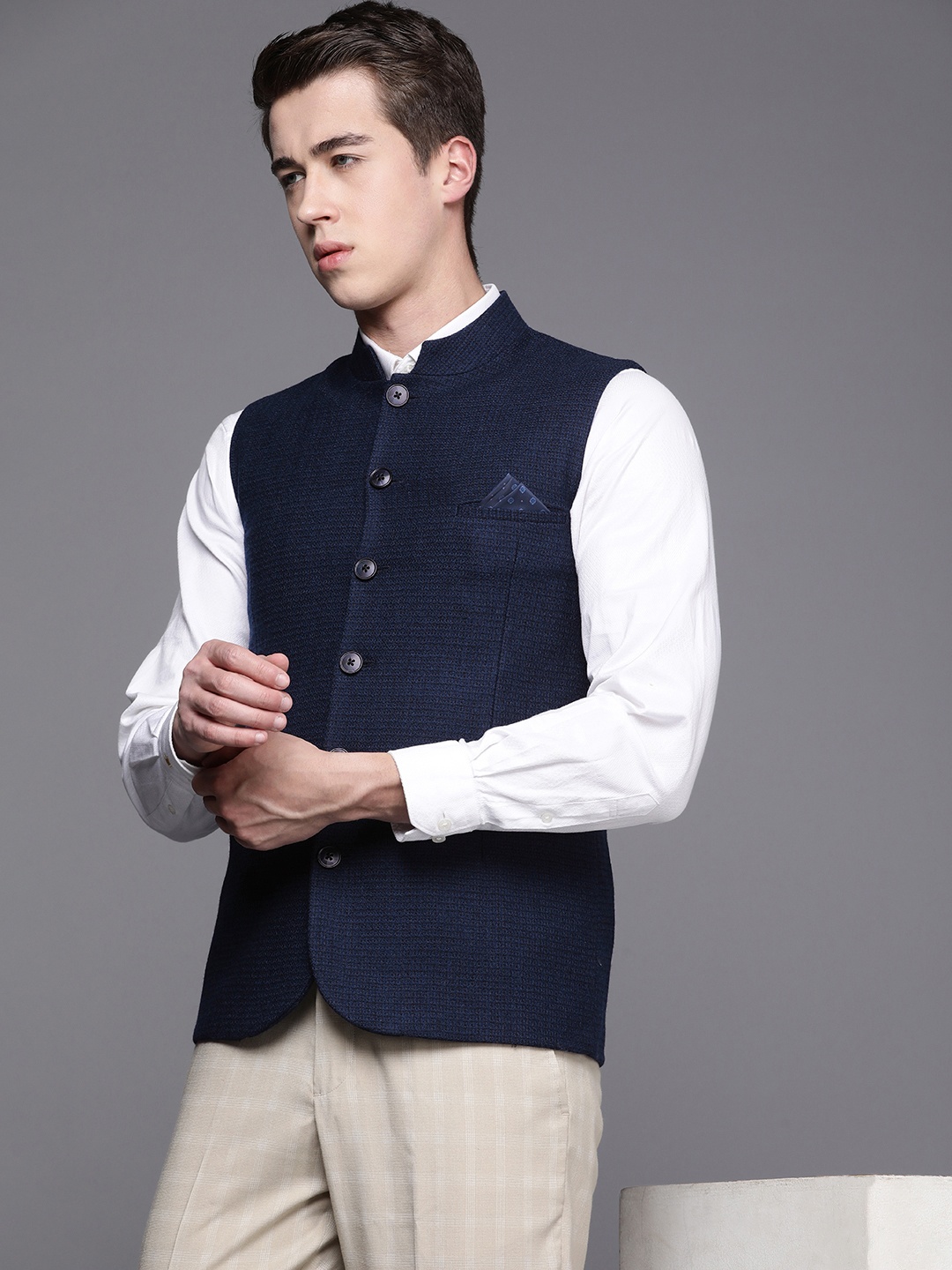 

Theme Solid Regular Fit Nehru Jacket, Blue