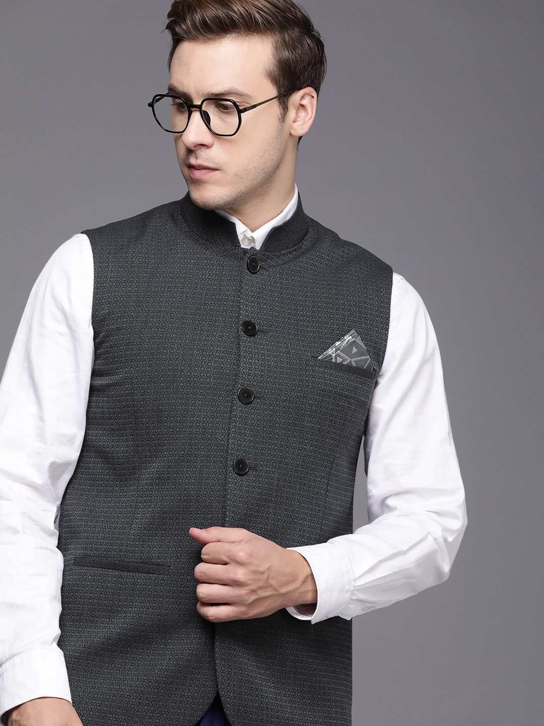 

Theme Solid Regular Fit Nehru Jacket, Grey