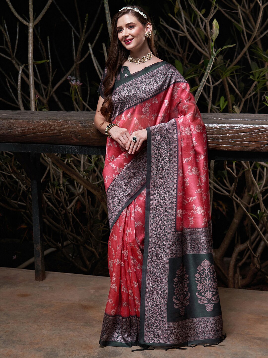 

Saree mall Floral Printed Silk Blend Bagru Sarees, Pink