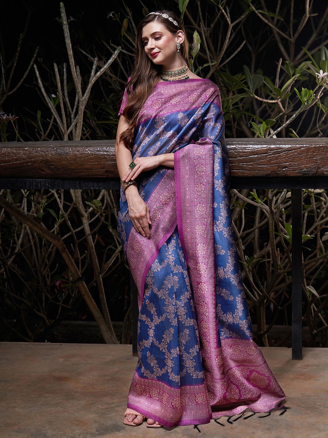 

Saree mall Floral Silk Blend Bagru Sarees With Tassels, Navy blue
