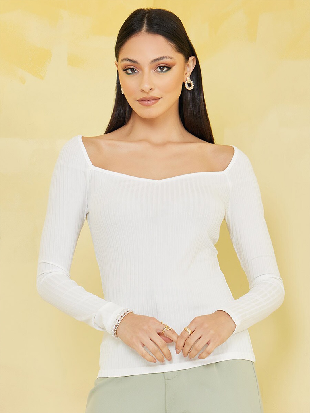 

Styli Women White Slim Fit T-shirt