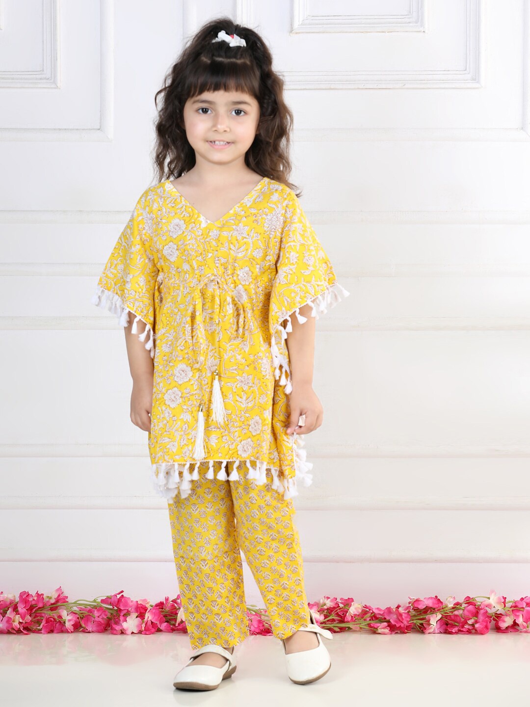 

kidcetra Girls Floral Printed V Neck Pure Cotton Kaftan Kurta with Trousers, Yellow