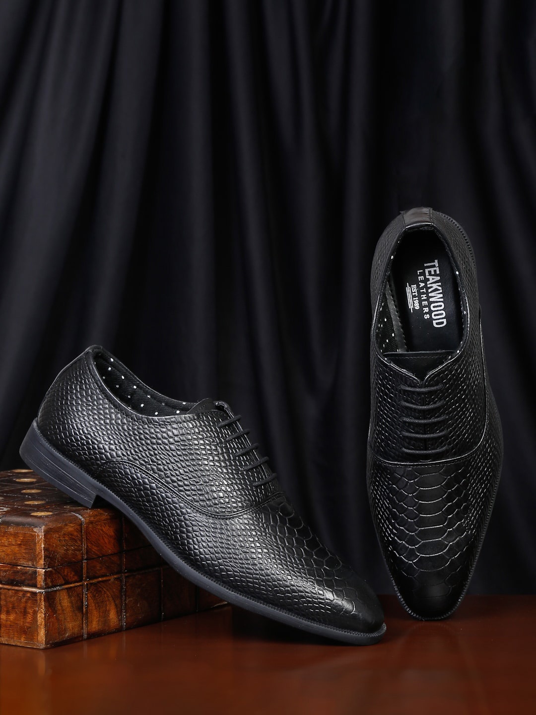 

Teakwood Leathers Men Textured Leather Formal Oxfords, Black