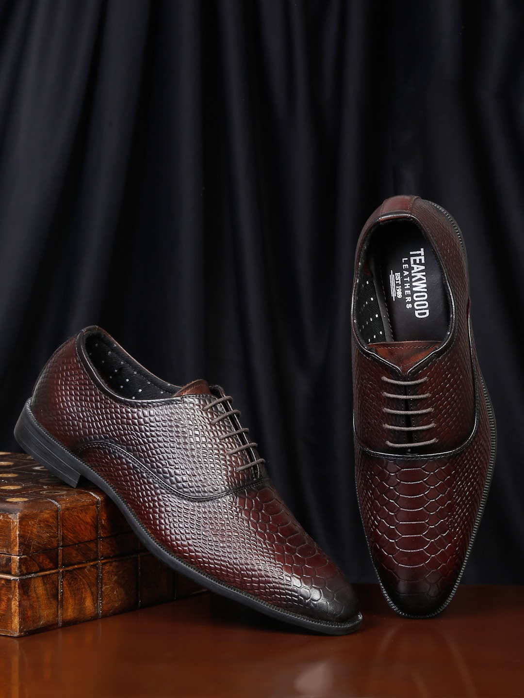 

Teakwood Leathers Men Textured Leather Formal Oxfords, Brown