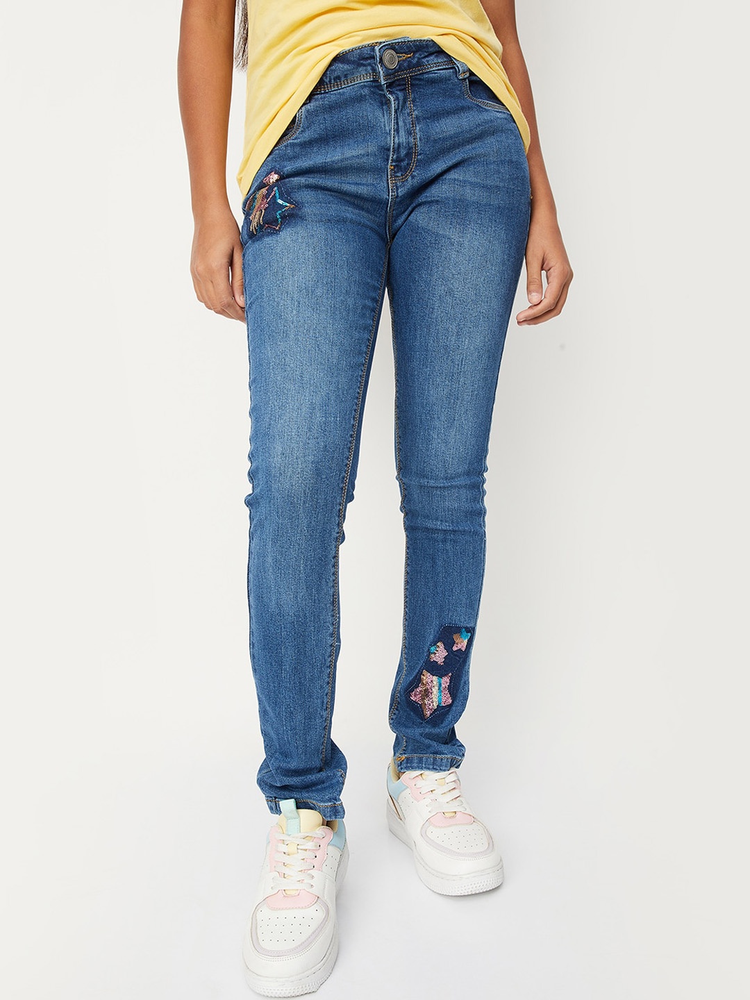 

max Girls Mid-Rise Applique Regular Fit Jeans, Blue