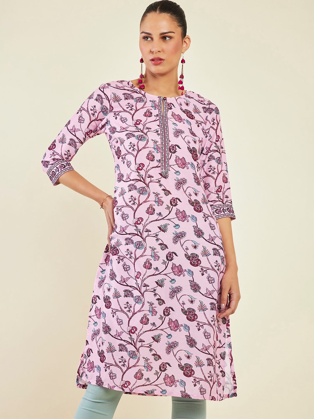 

Soch Floral Printed Keyhole Neck Straight Kurta, Pink