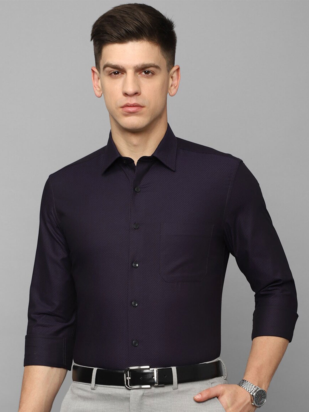 

Louis Philippe Spread Collar Slim Fit Cotton Formal Shirt, Navy blue