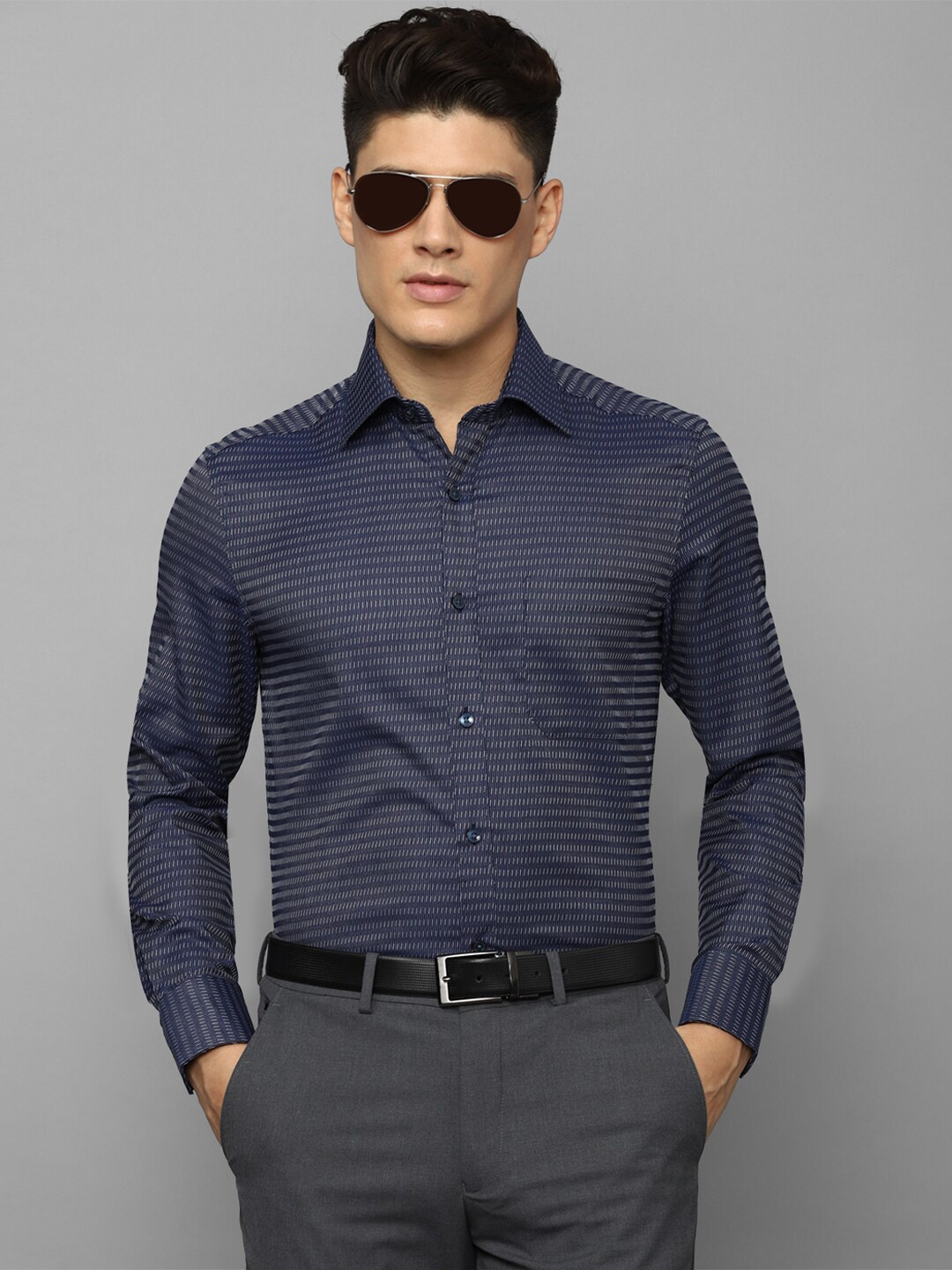 

Louis Philippe Multi Striped Formal Shirt, Navy blue