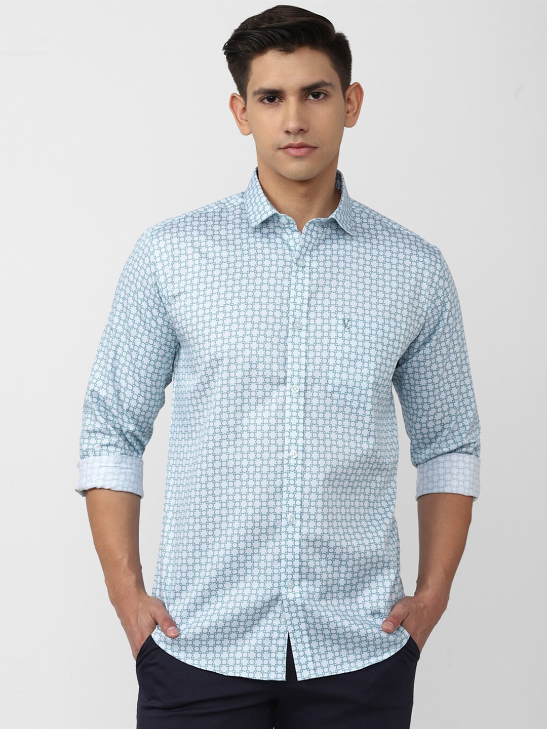 

V Dot Men Geometric Printed Spread Collar Pure Cotton Slim Fit Casual Shirt, Blue